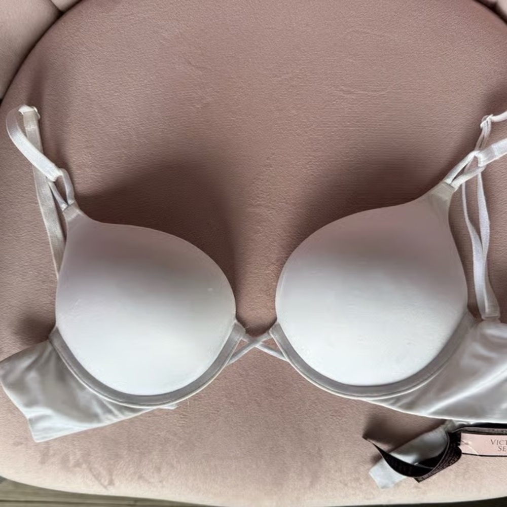 SOLD NWT Victoria’s Secret Very Sexy Bombshell Add-2-Cups Smooth Push-Up Bra 32C